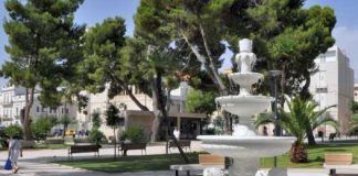 World IBD Day, la fontana di Piazza Dante si illumina di viola