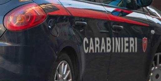 Aggressione in piazza Menotti Garibaldi, nordafricano accoltellato: è stabile. Caccia a due uomini
